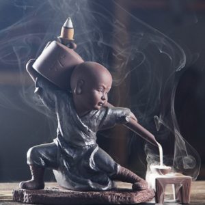 fuente humo invertido monje tibetano