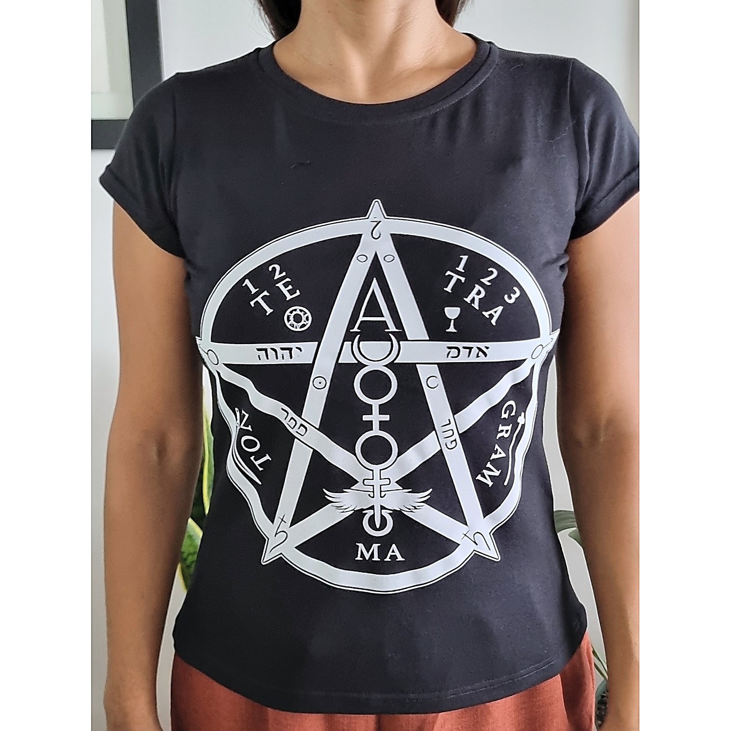 Camiseta Tetragramaton blanca manga corta. Go Natura, Manizales.
