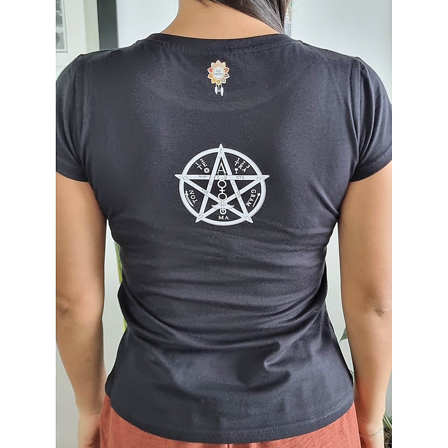 Camiseta Tetragramaton blanca manga corta. Go Natura, Manizales.